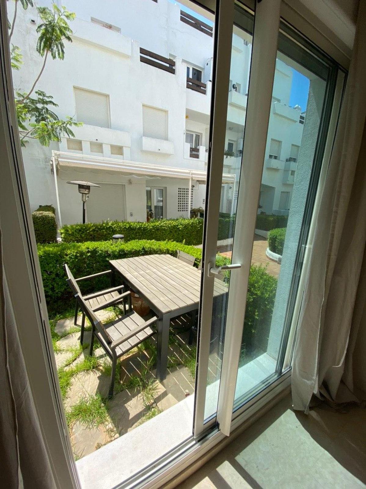 Apartamento de tres dormitorios en alquiler en Valle Romano golf, Estepona - mibgroup.es
