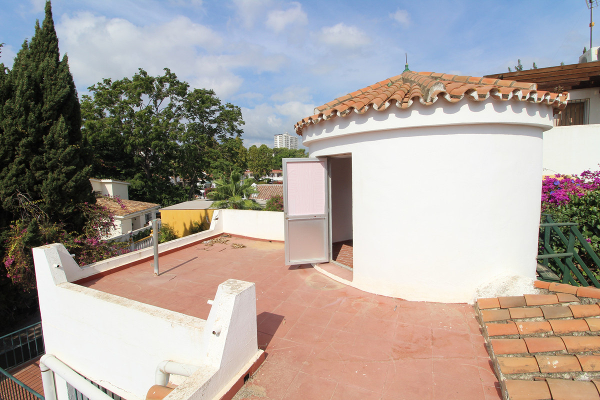 Villa for renovation in Nueva Andalucia - mibgroup.es