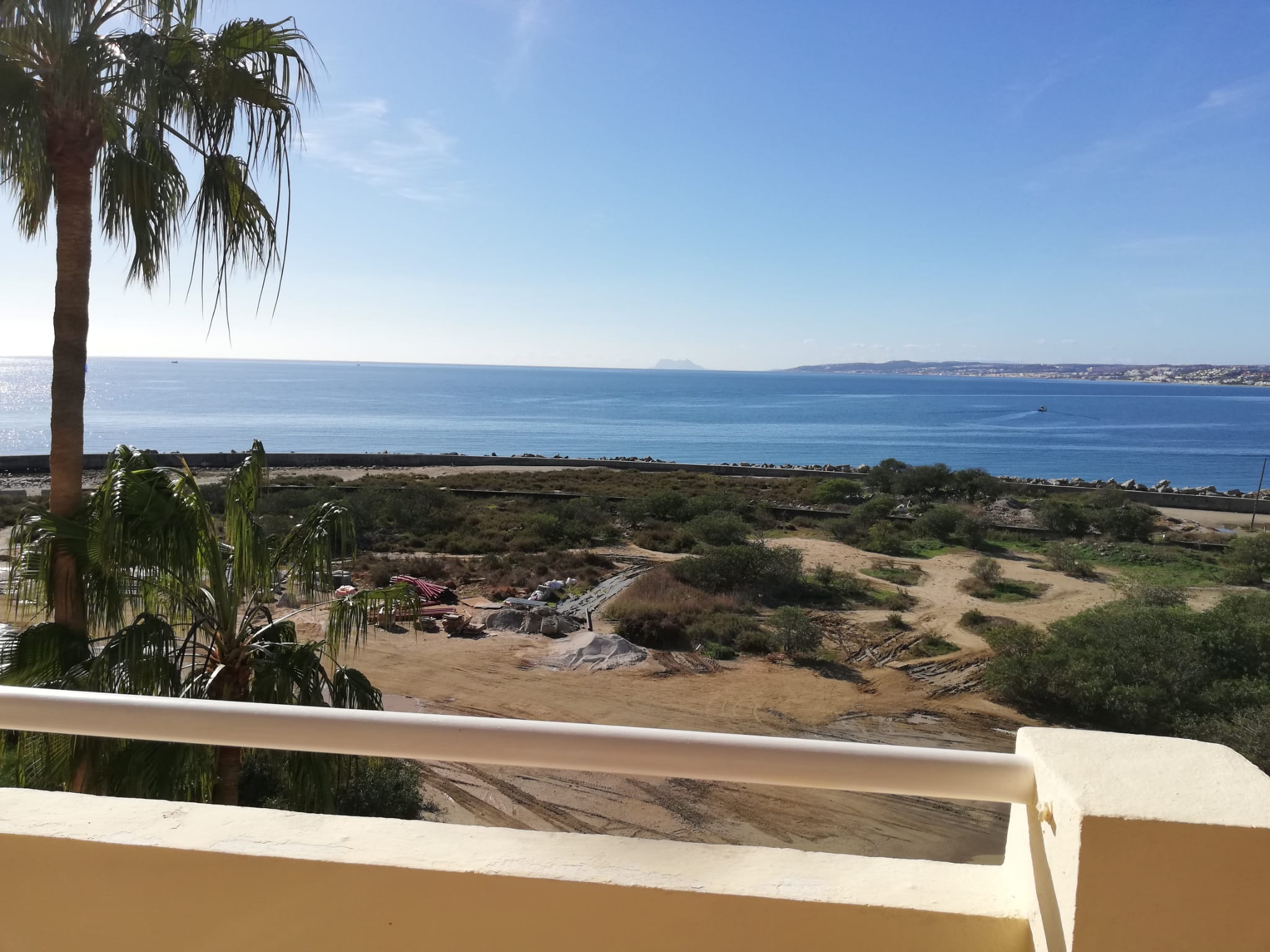 2 bedroom seafront apartment in Estepona with views of Gibraltar - mibgroup.es