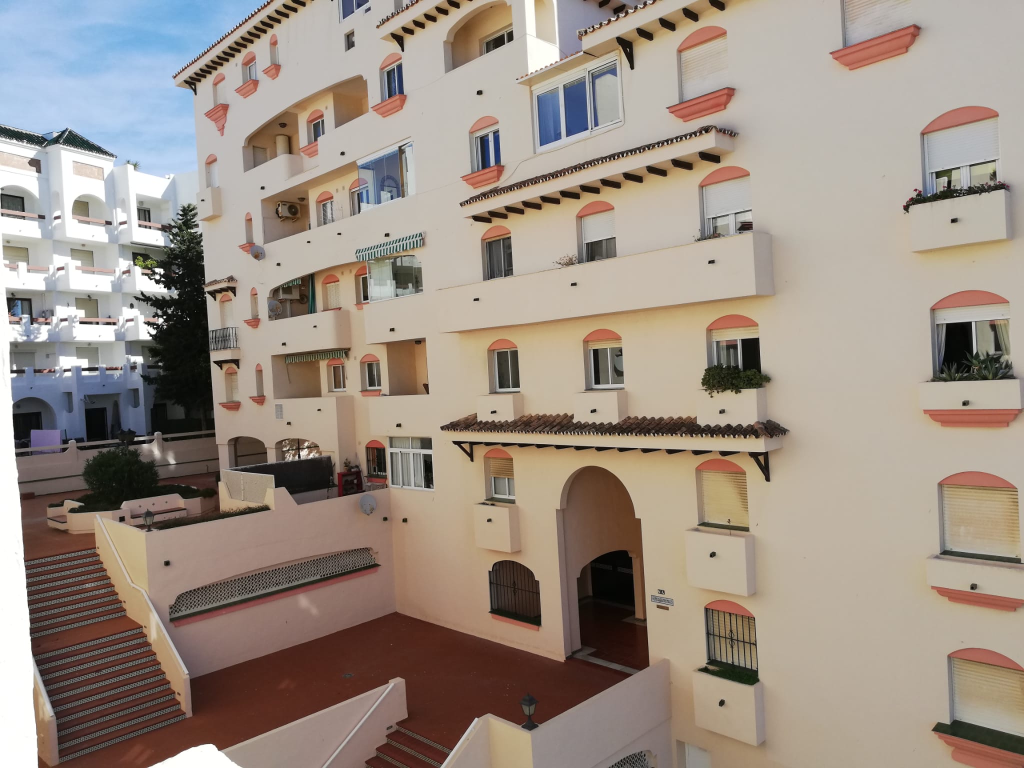 2 bedroom seafront apartment in Estepona with views of Gibraltar - thumb - mibgroup.es