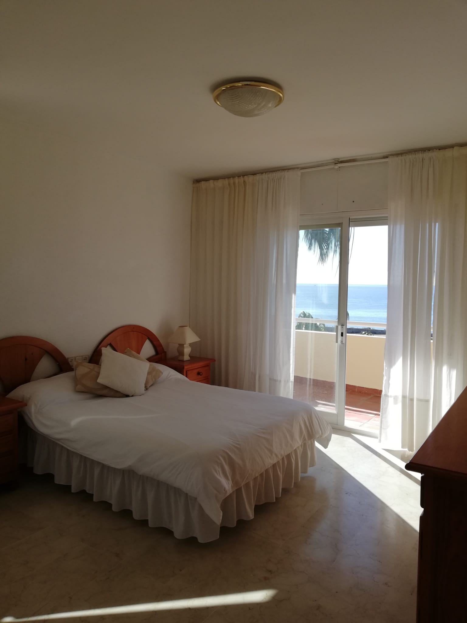 2 спальная квартира на первой линии моря в Эстепоне с видами на Гибралтар - mibgroup.es