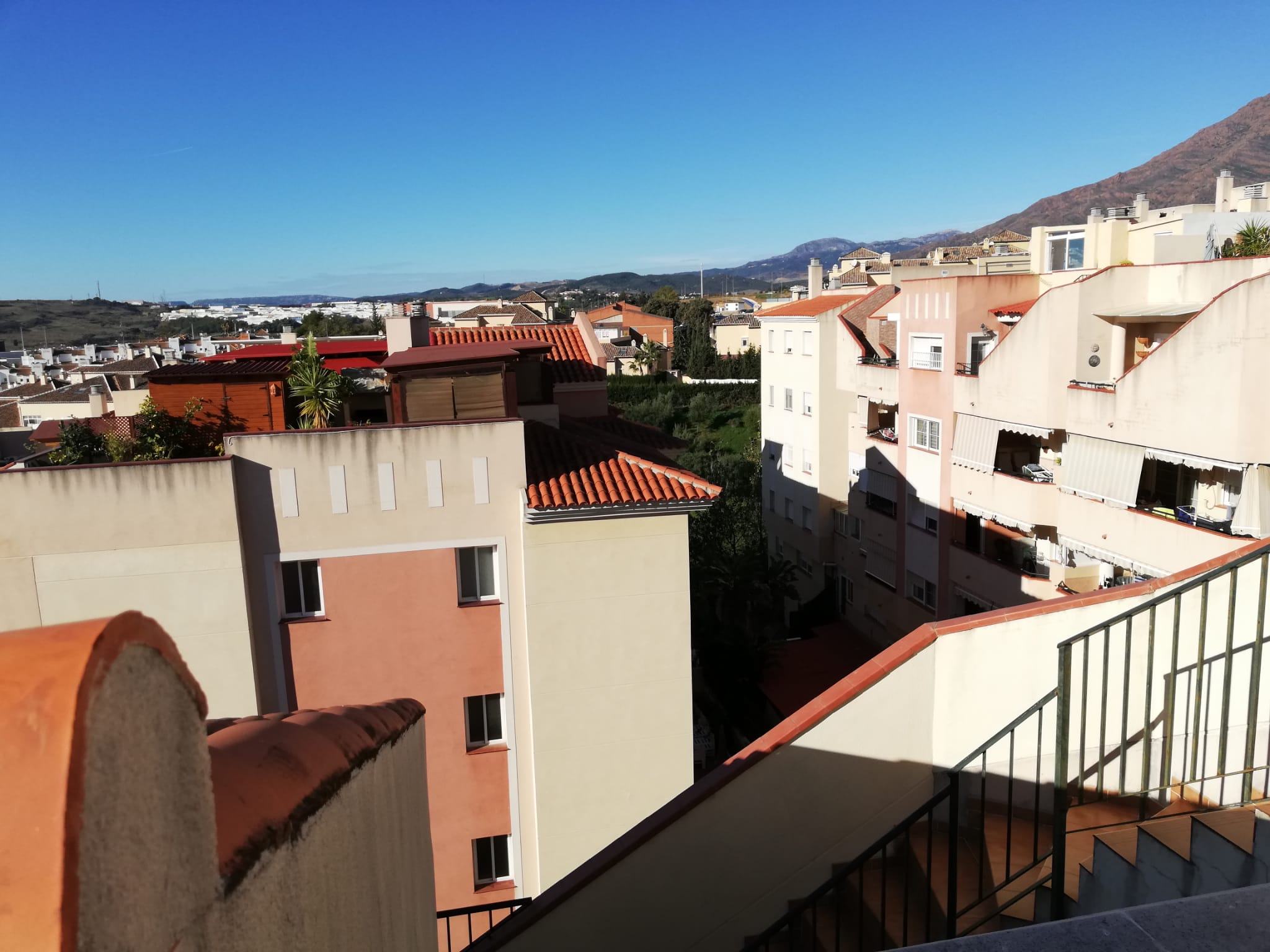 3 спальный пентхаус с видами на море в центре Эстепоны - mibgroup.es