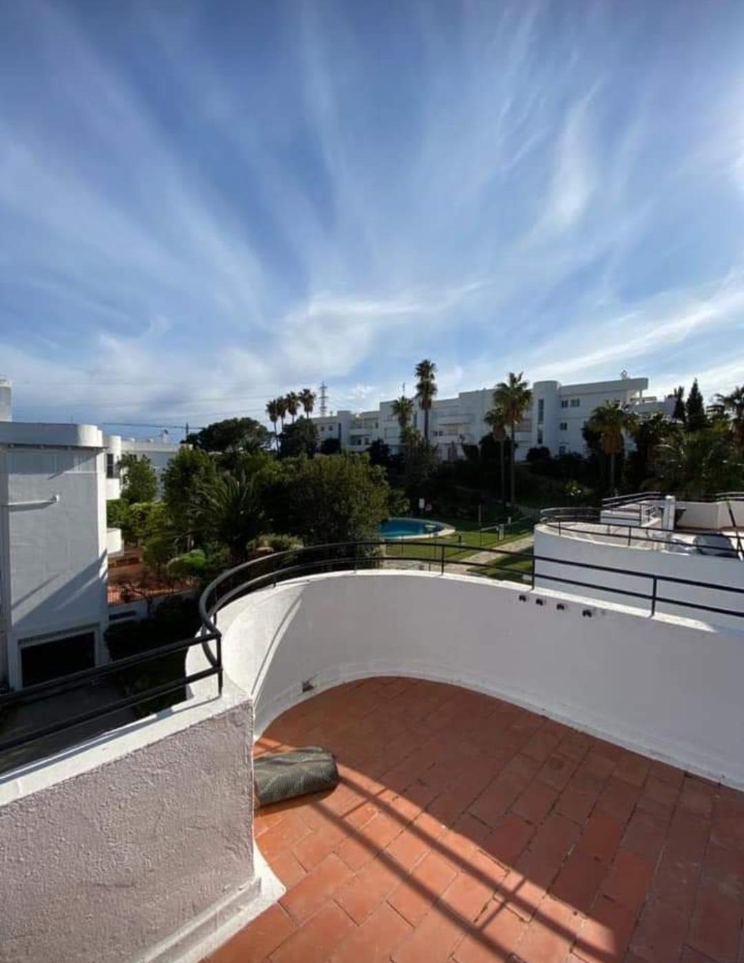 1 bedroom penthouse in Estepona golf with sea view - thumb - mibgroup.es