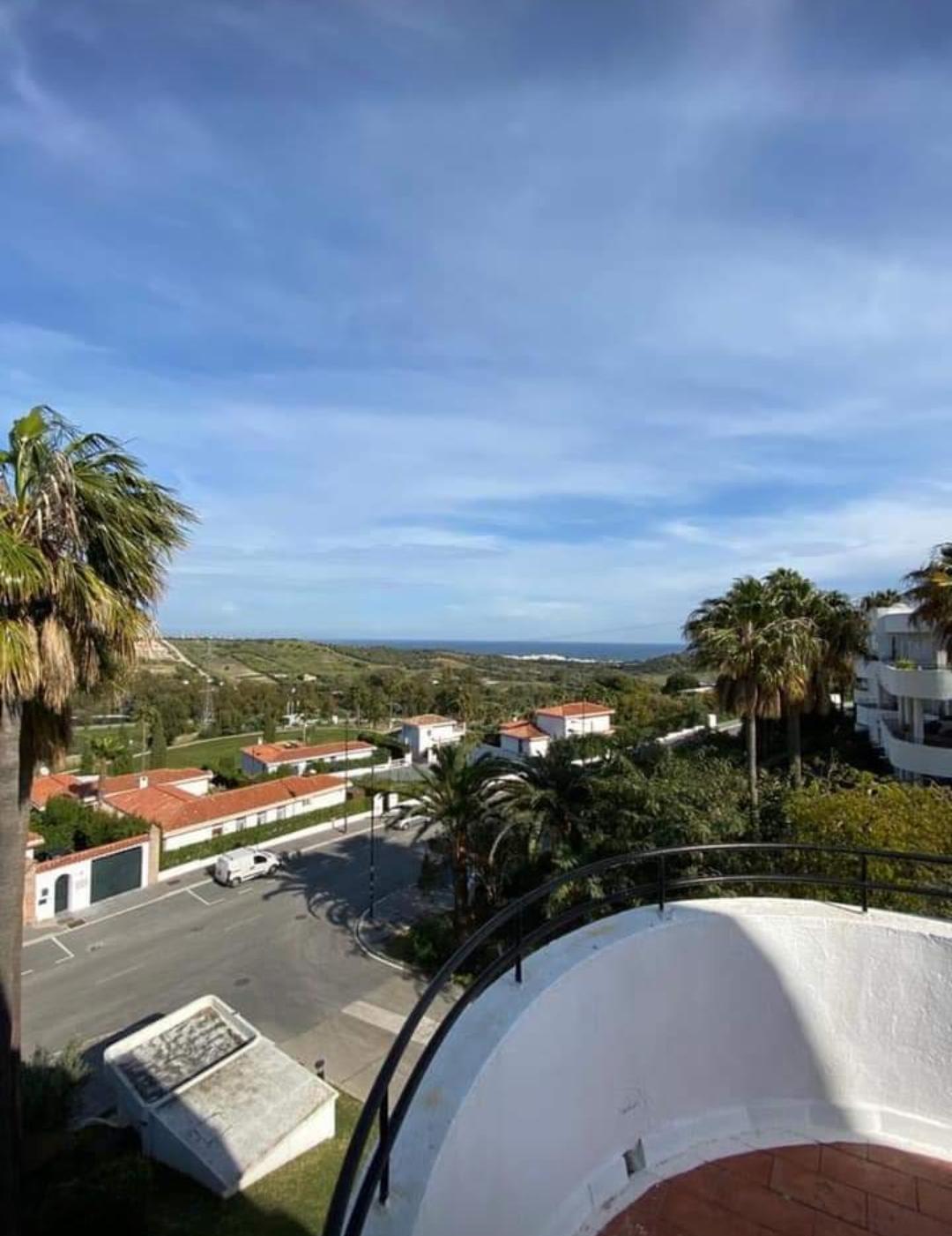 1 bedroom penthouse in Estepona golf with sea view - thumb - mibgroup.es