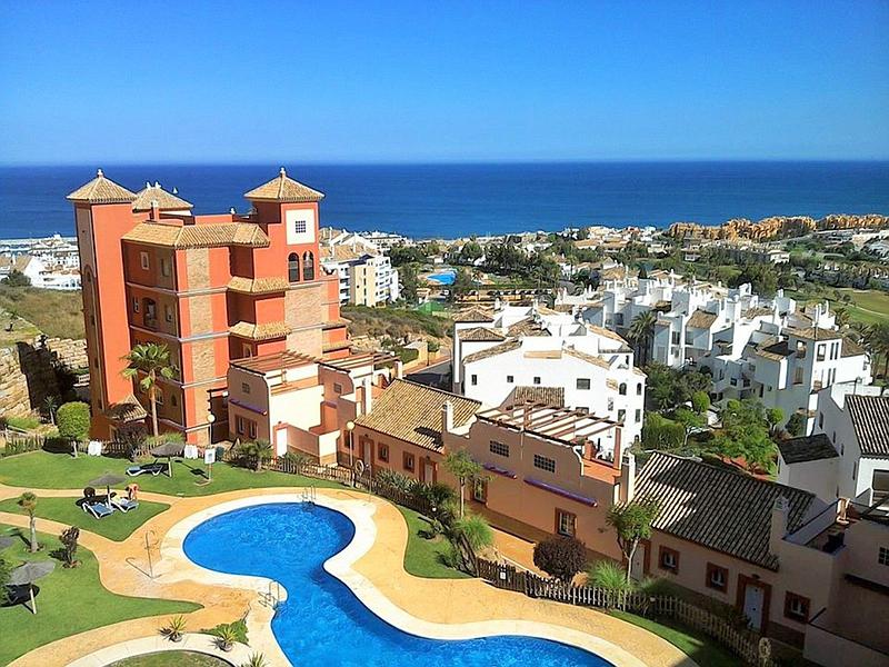 2 bedroom apartment for rent in Duquesa with sea view - mibgroup.es