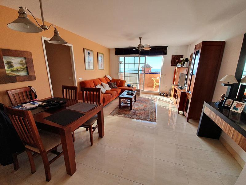 2 bedroom apartment for rent in Duquesa with sea view - mibgroup.es