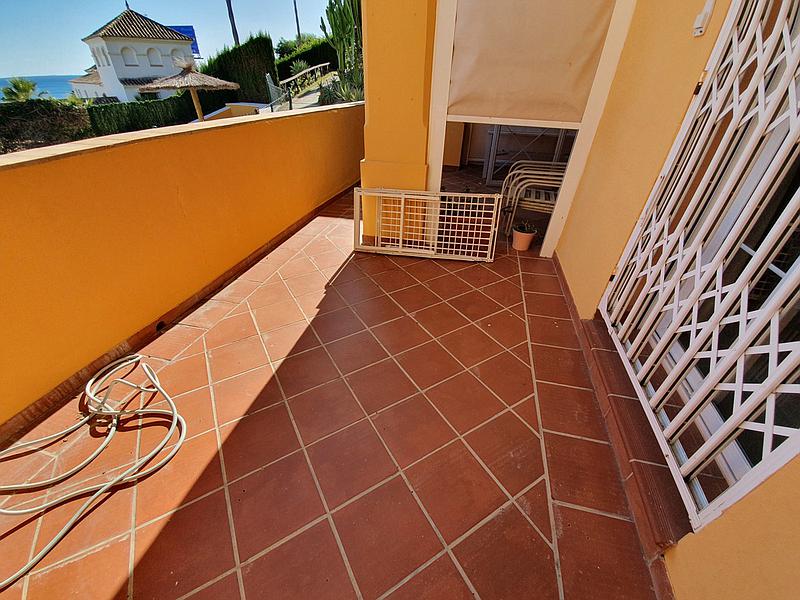 Apartamento de 3 dormitorios en alquiler en La Duquesa con vistas al mar - mibgroup.es