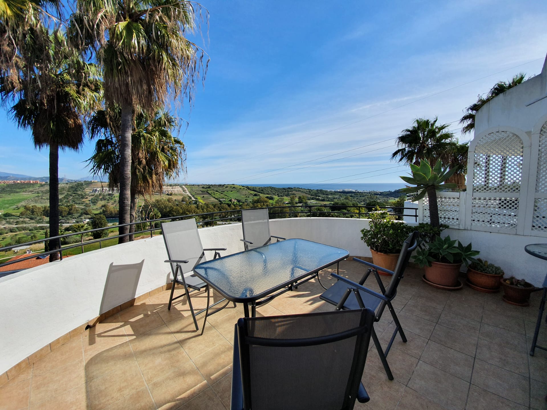 Apartment with sea views in Estepona Golf - mibgroup.es