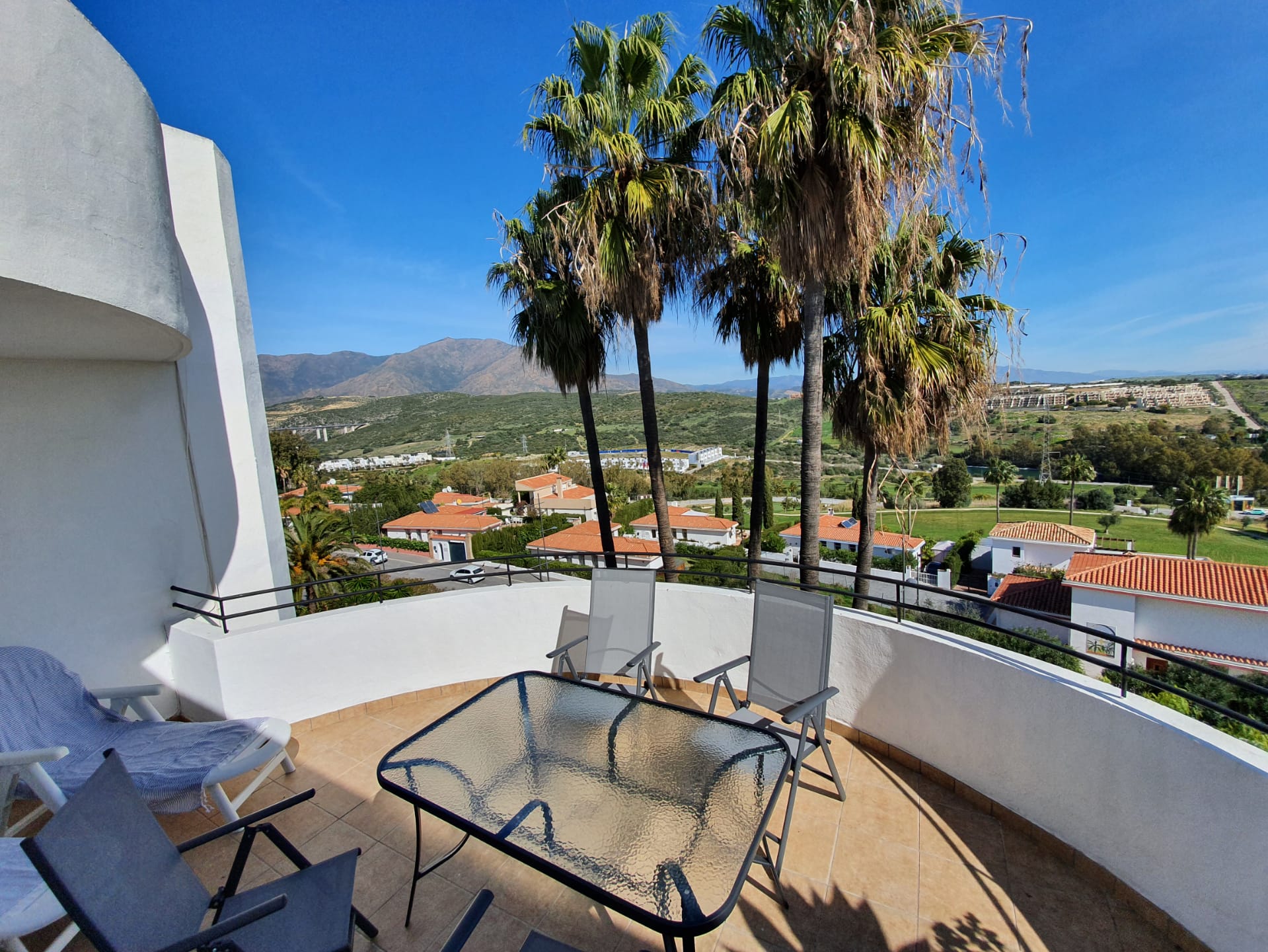 Квартира с видом на море в Эстепона Гольф - mibgroup.es