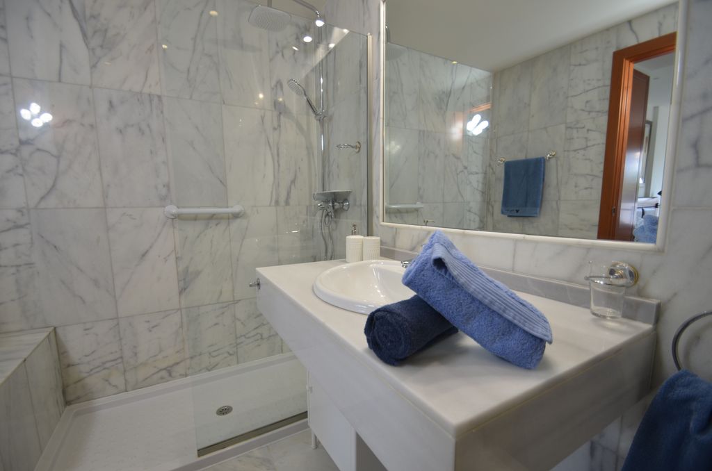 2 bedroom apartment for rent in Benahavis unfurnished - mibgroup.es