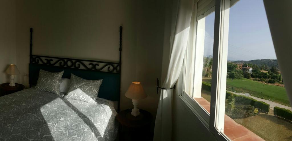 Ático de 2 dormitorios en alquiler en Estepona golf - mibgroup.es