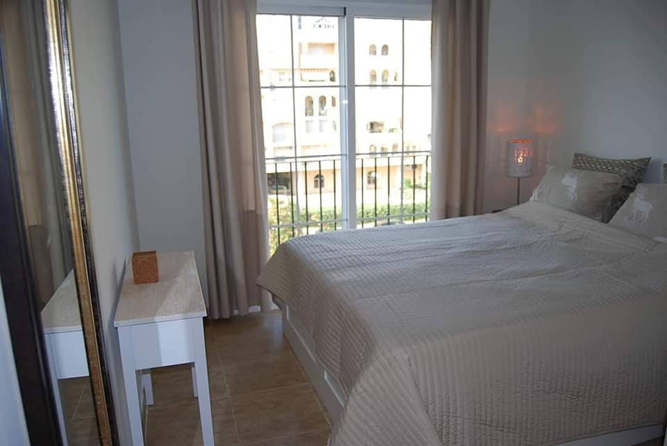 Apartamento de 1 dormitorio en alquiler en Estepona cerca del parque central - mibgroup.es
