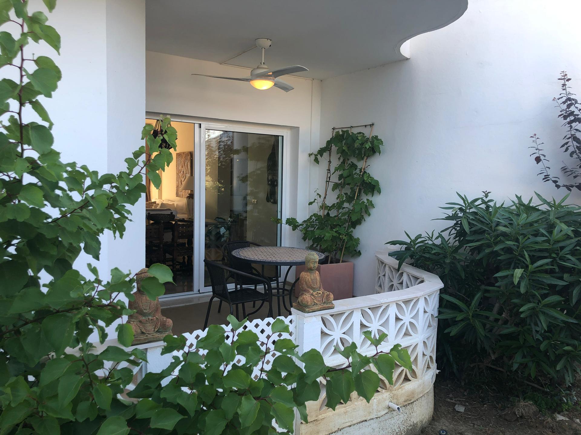 bajos con jardin en Estepona golf - mibgroup.es