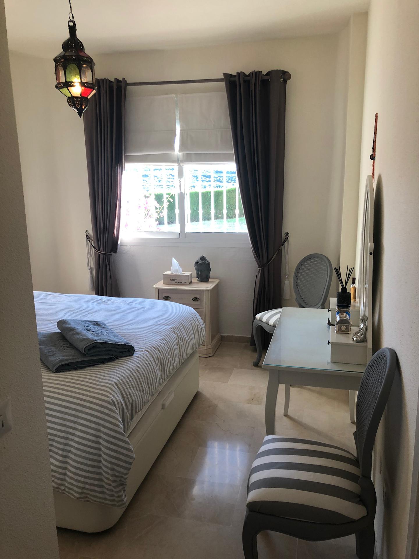 bajos con jardin en Estepona golf - mibgroup.es