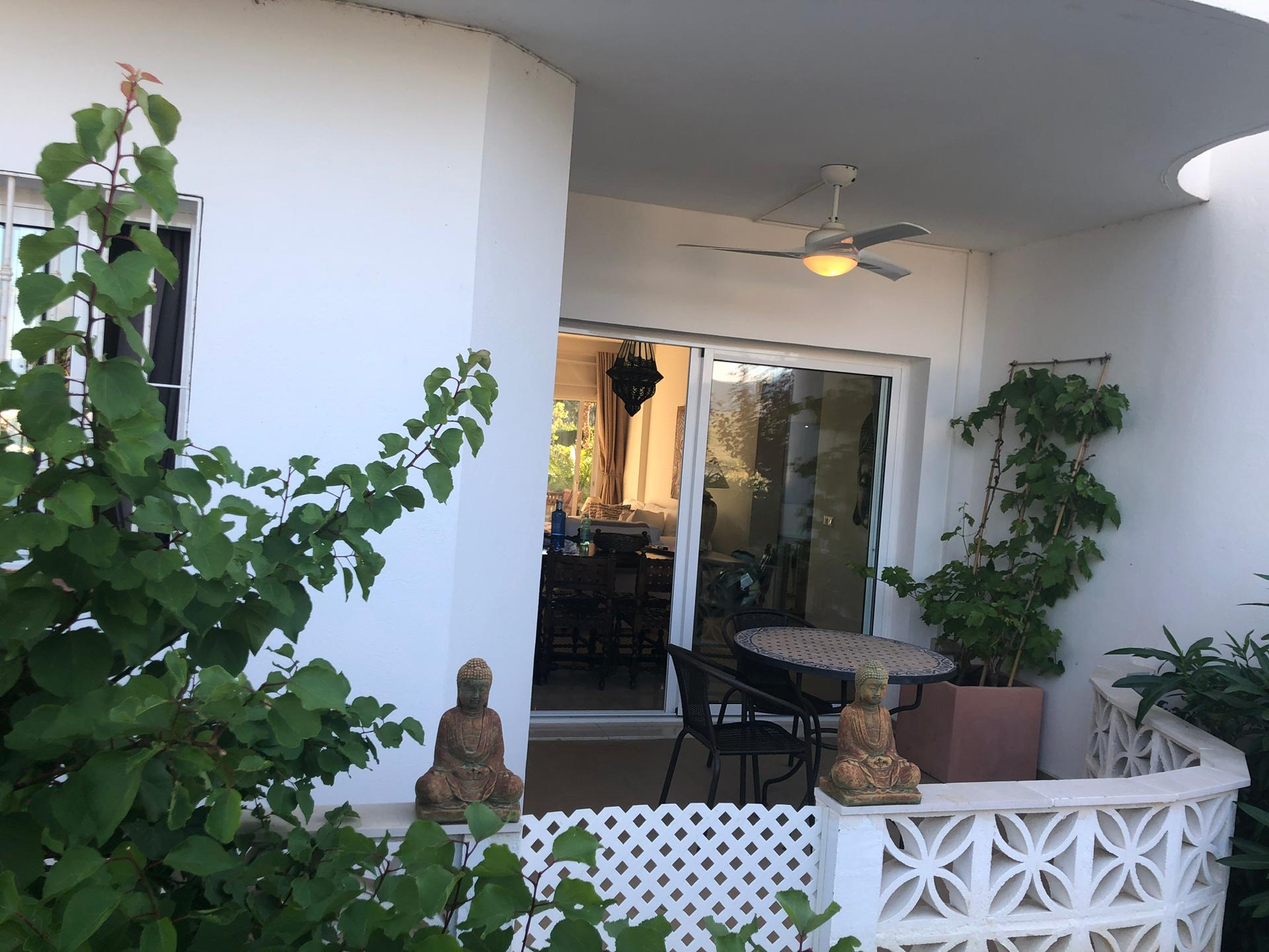 bajos con jardin en Estepona golf - mibgroup.es