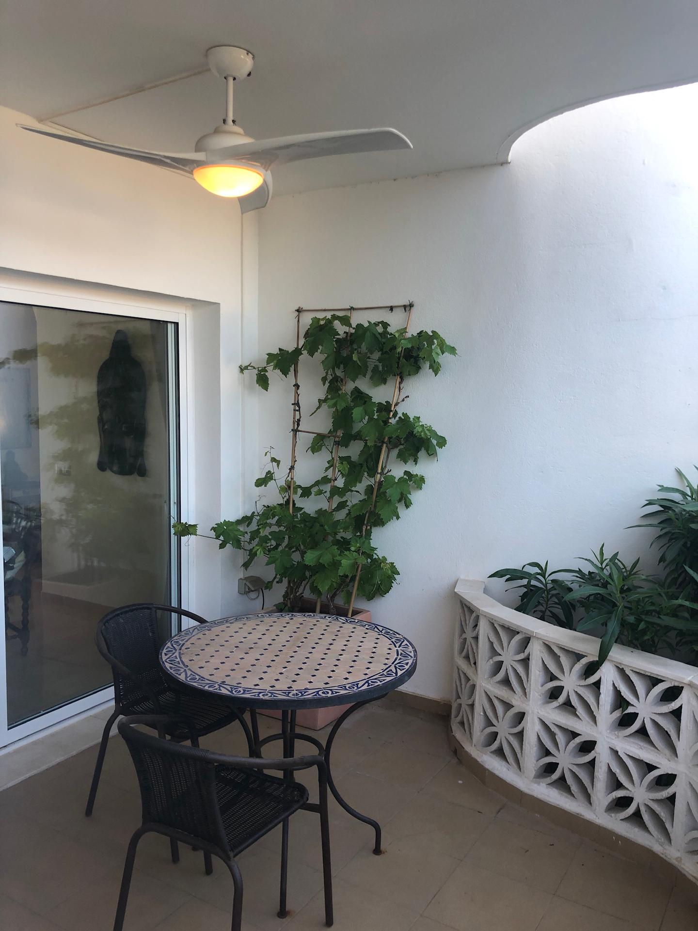 bajos con jardin en Estepona golf - mibgroup.es