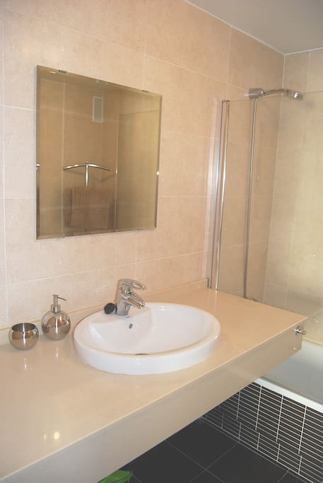 Cozy 1-Bedroom Apartment in the Heart of Estepona — Perfect by the Sea - mibgroup.es