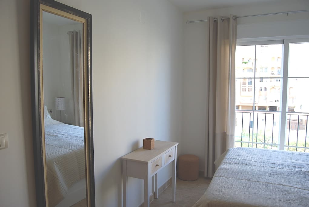 Apartamento de 1 dormitorio en alquiler cerca del parque central en Estepona - thumb - mibgroup.es