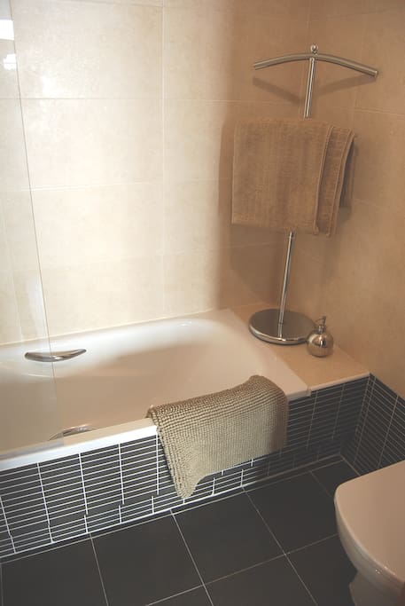 Cozy 1-Bedroom Apartment in the Heart of Estepona — Perfect by the Sea - mibgroup.es