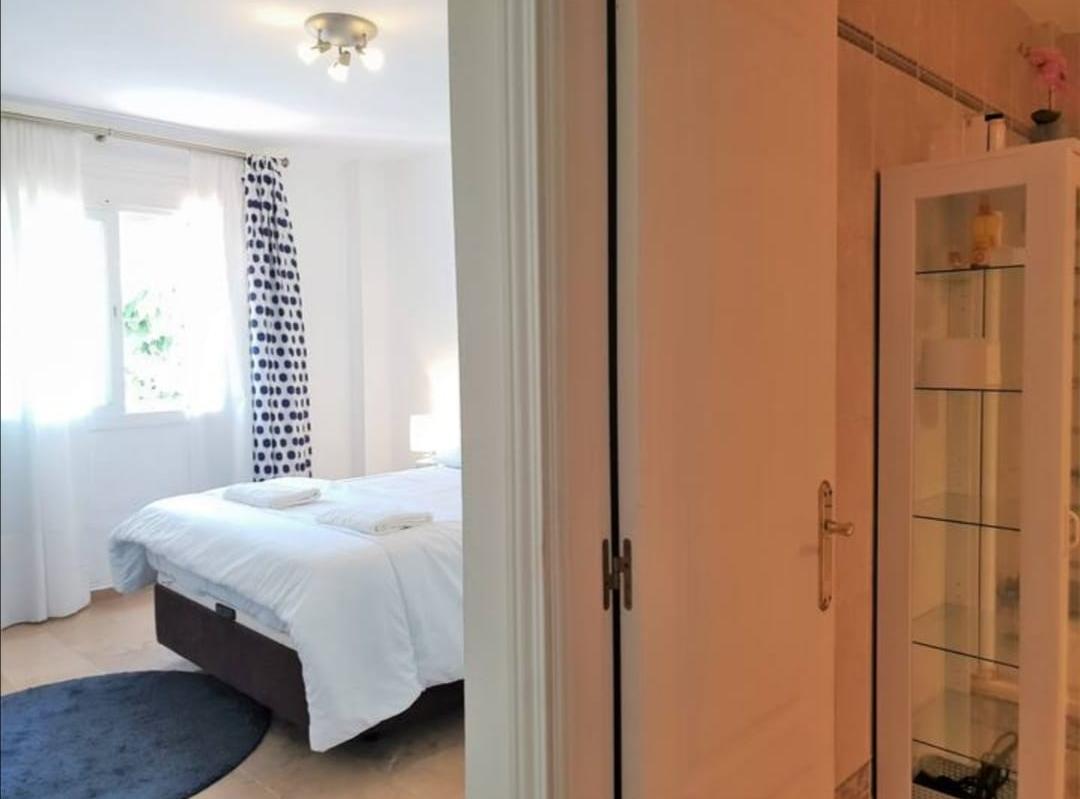2 спальная квартира в аренду в порту Эстепоны первая линия моря - mibgroup.es