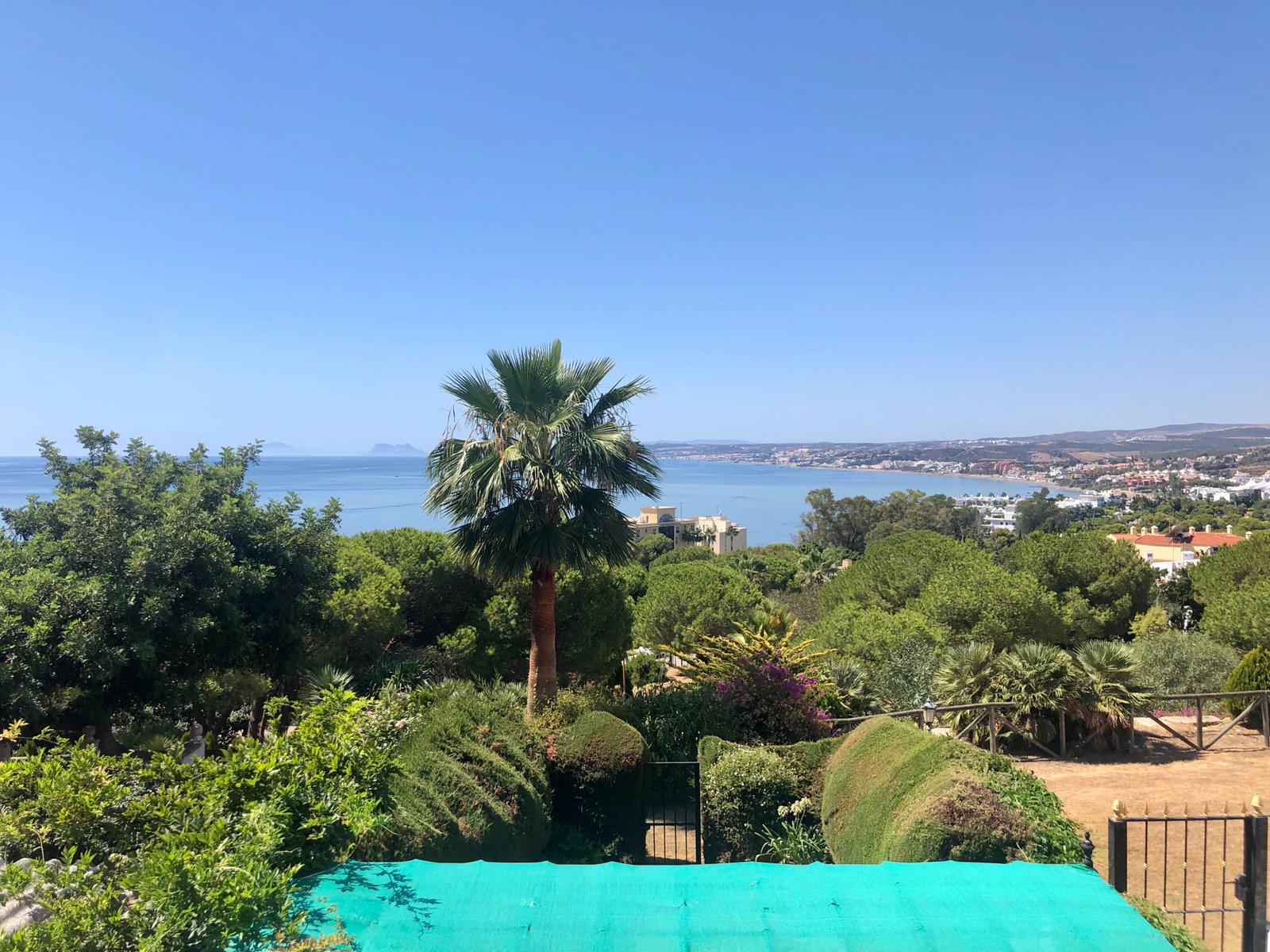 Чалет с частным садом в Эстепоне - mibgroup.es