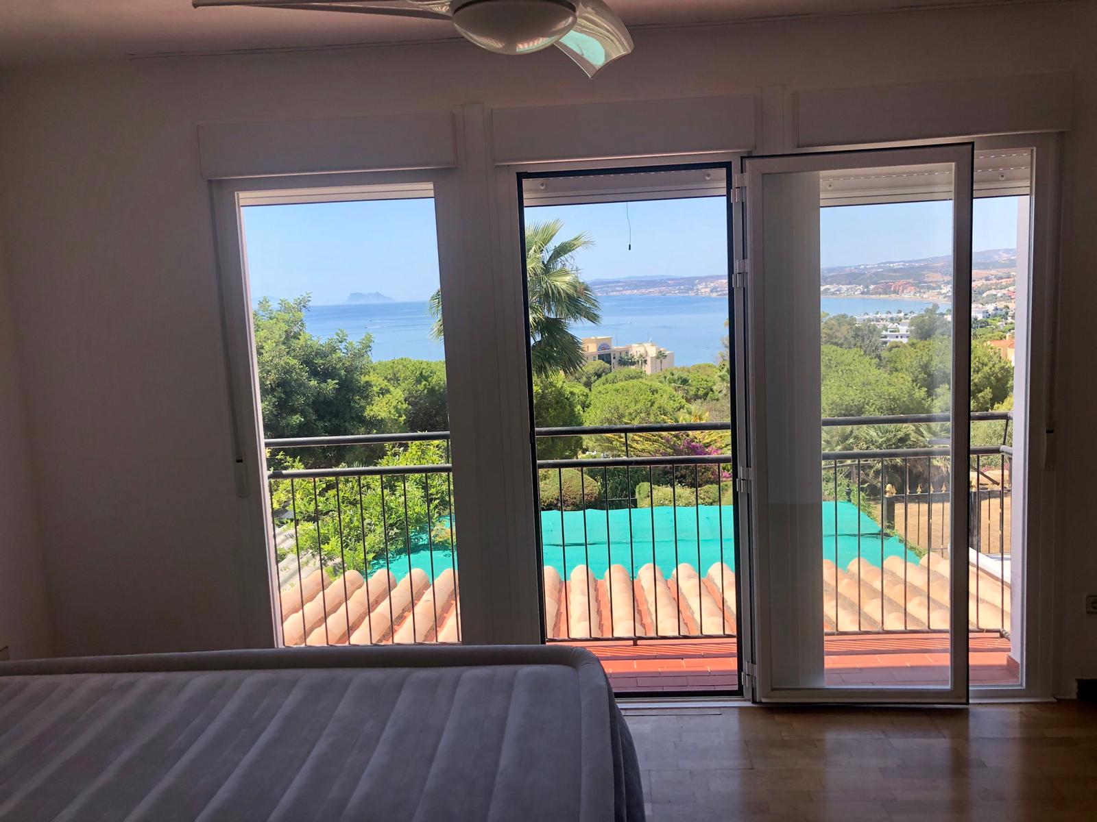 Чалет с частным садом в Эстепоне - mibgroup.es