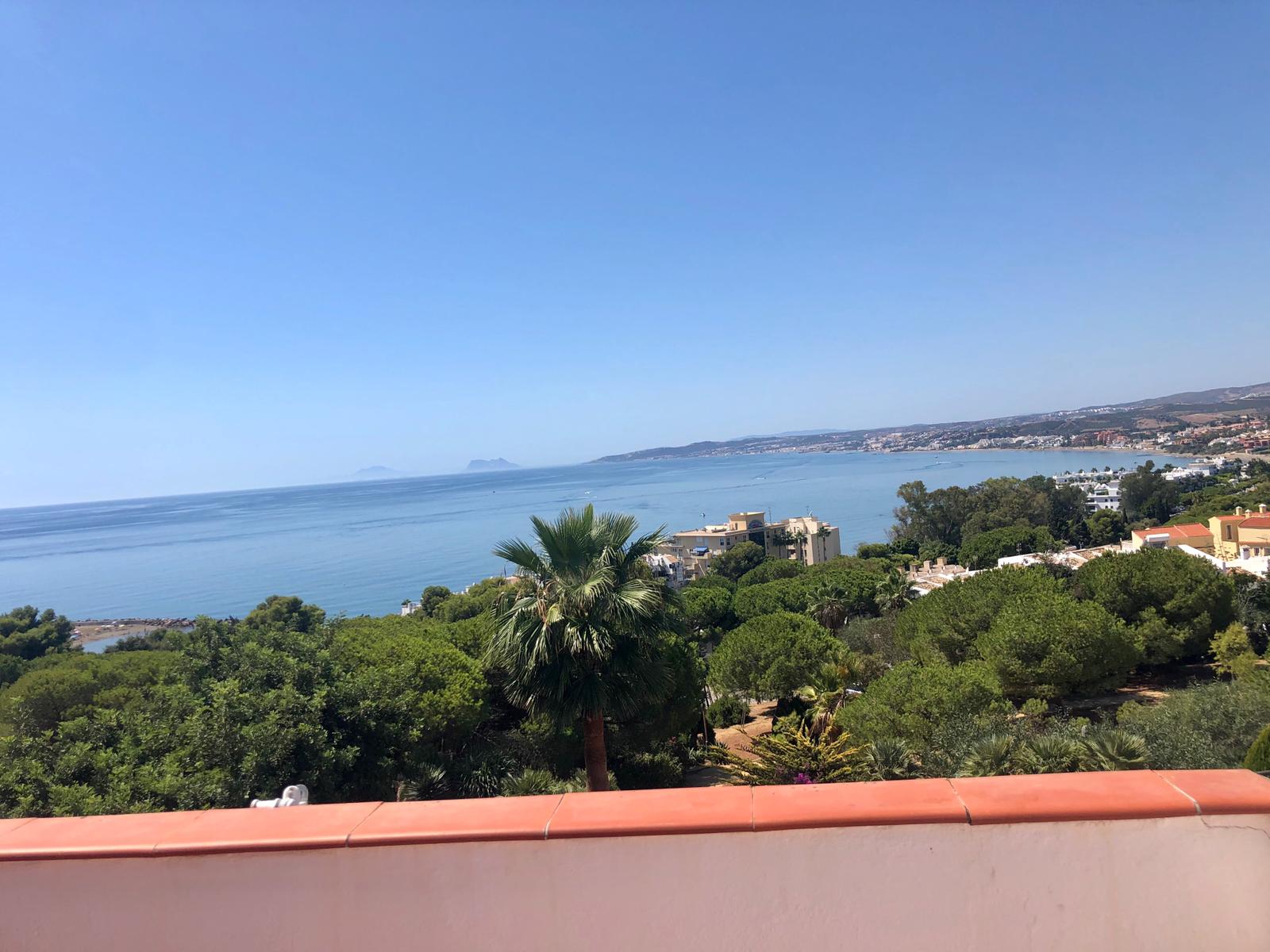 Чалет с частным садом в Эстепоне - mibgroup.es