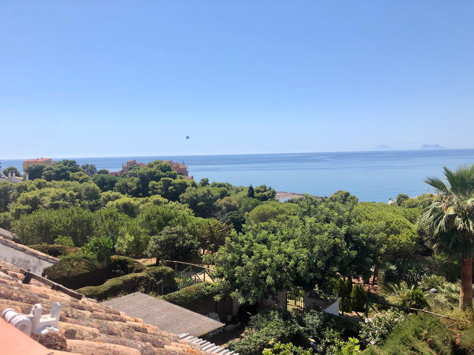 Чалет с частным садом в Эстепоне - mibgroup.es