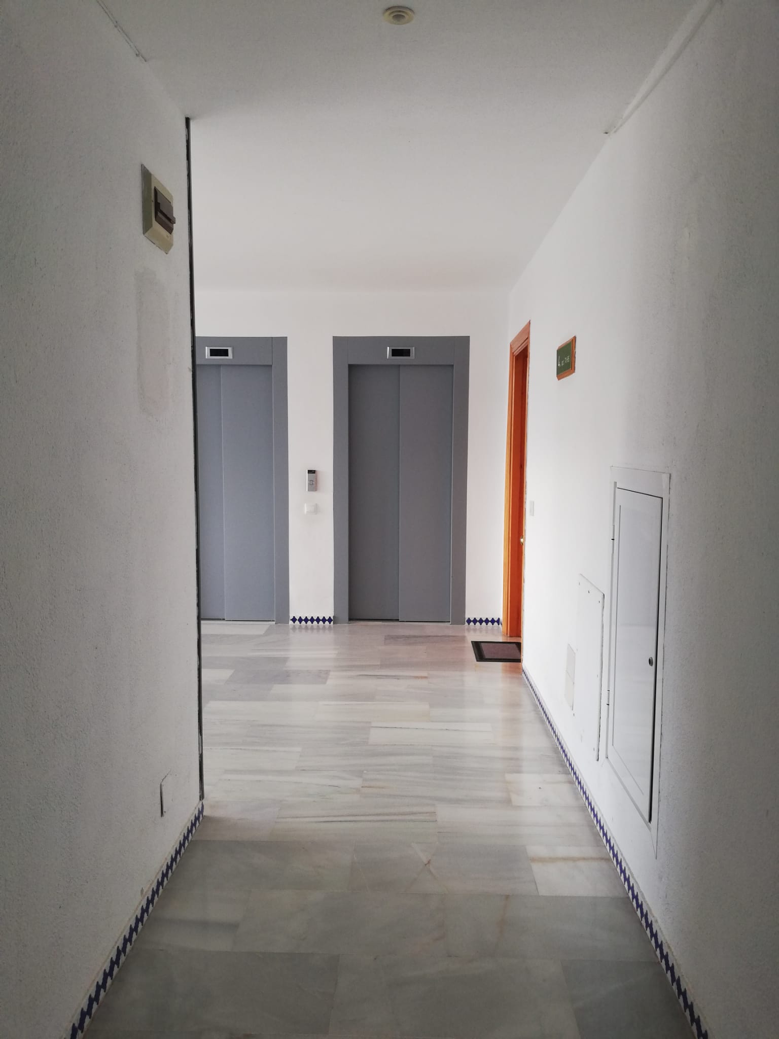 Apartamento de 1 dormitorio en alquiler en Estepona primera línea de mar - mibgroup.es