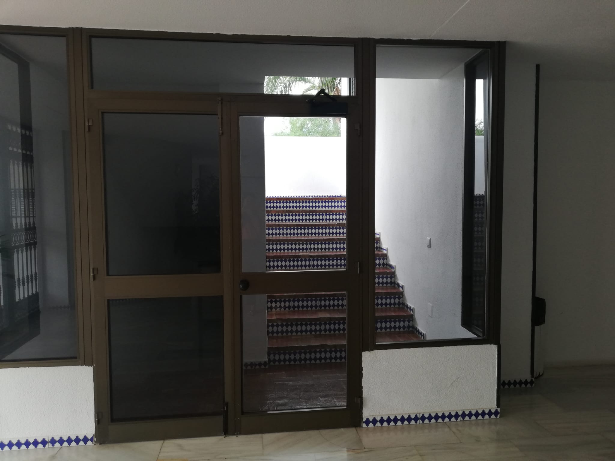 1 спальная квартира в аренду в Эстепоне первая линия моря - mibgroup.es