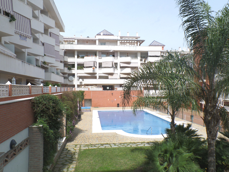 Apartamento de alquiler en Avenida Puerta del Mar, Puerto - Plaza de Toros, Estepona - thumb - mibgroup.es