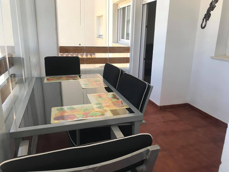 Large 2-bedroom apartment for rent in the Puerto Deportivo, Estepona - mibgroup.es