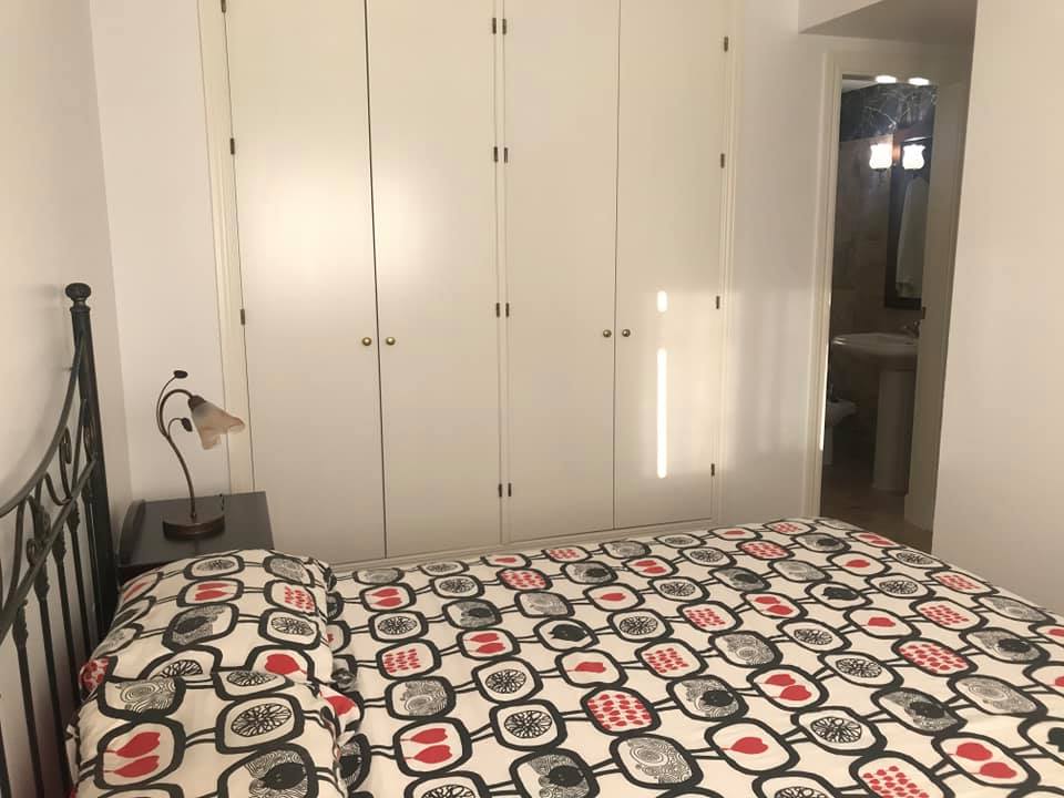 Large 2-bedroom apartment for rent in the Puerto Deportivo, Estepona - mibgroup.es