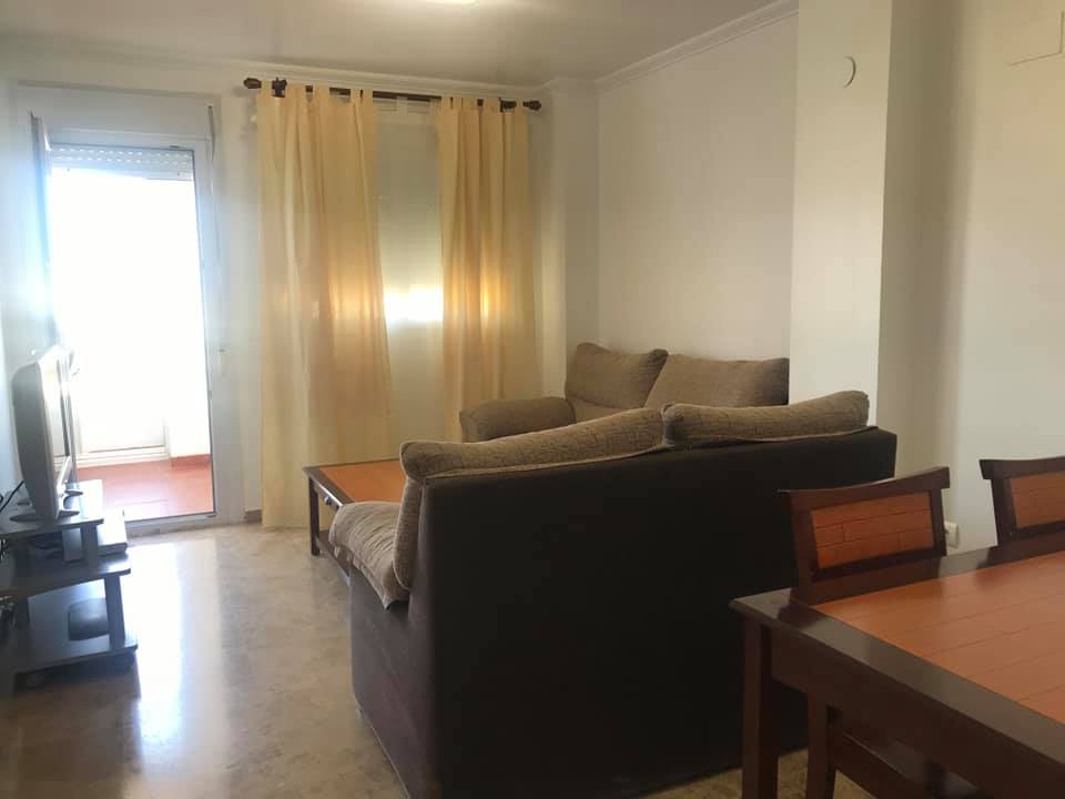 Large 2-bedroom apartment for rent in the Puerto Deportivo, Estepona - mibgroup.es