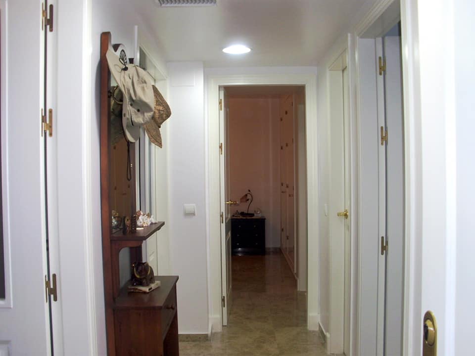 Large 2-bedroom apartment for rent in the Puerto Deportivo, Estepona - mibgroup.es