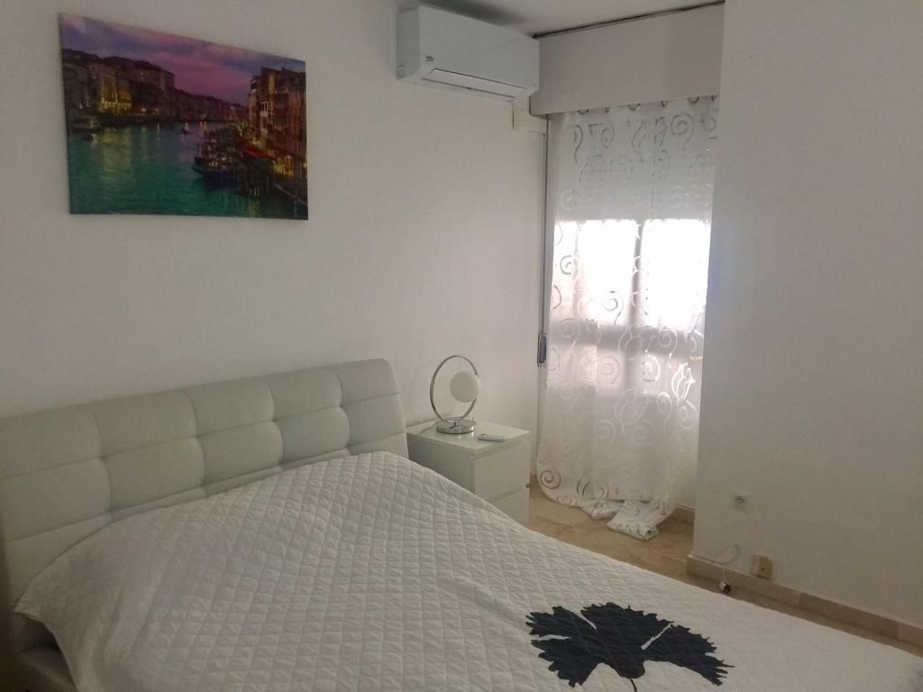 Apartamento de 2 dormitorios en el puerto de Estepona en alquiler cerca de la playa - thumb - mibgroup.es