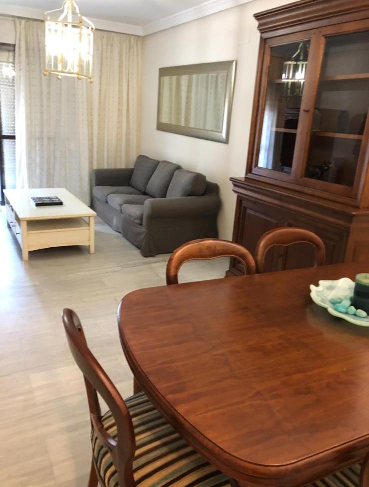 Apartamento de 3 habitaciones en alquiler en Estepona en Avenida Andalucía - mibgroup.es