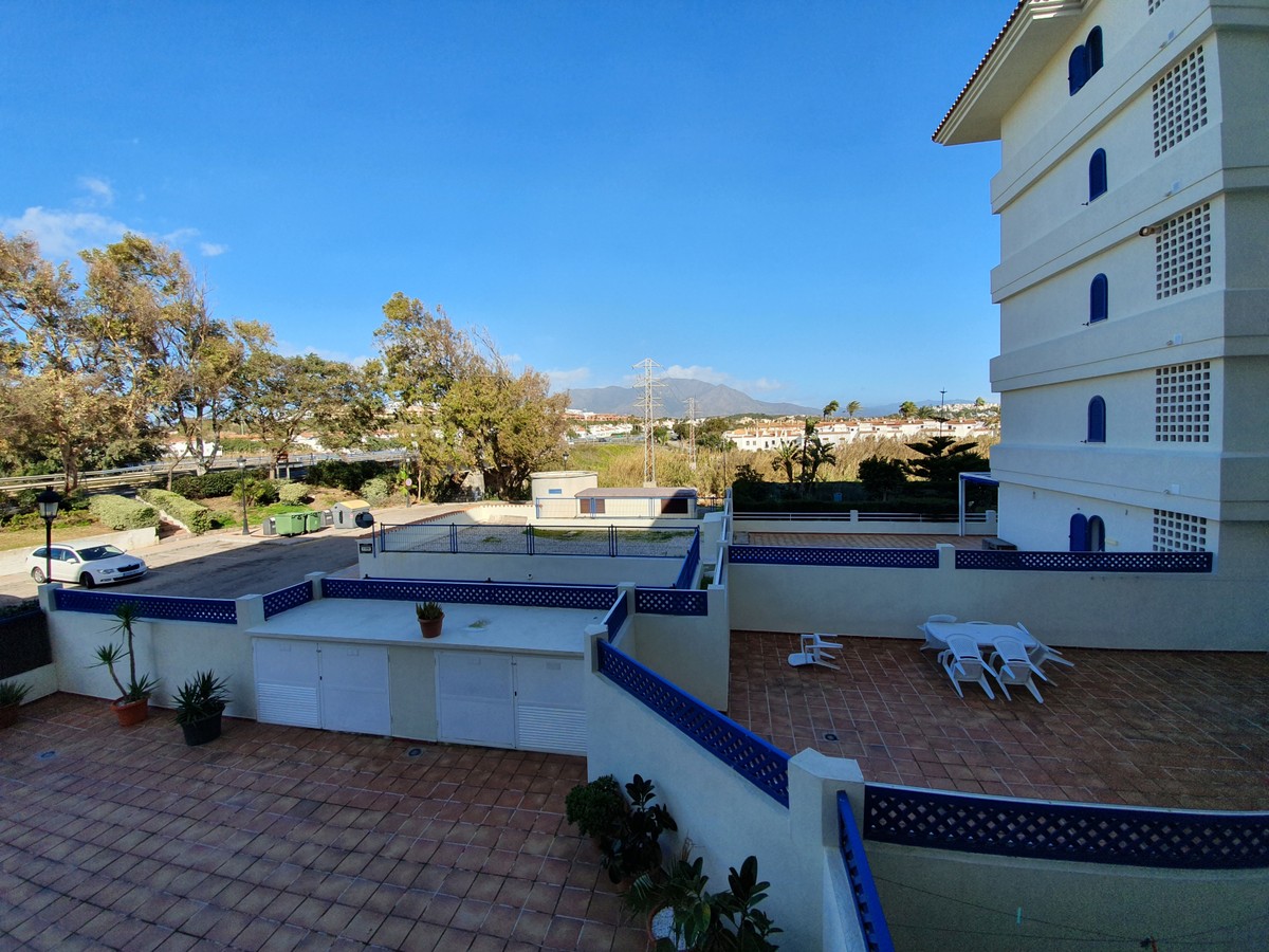 2 bedroom apartment for rent in San Luis de Sabinillas on the first line - mibgroup.es