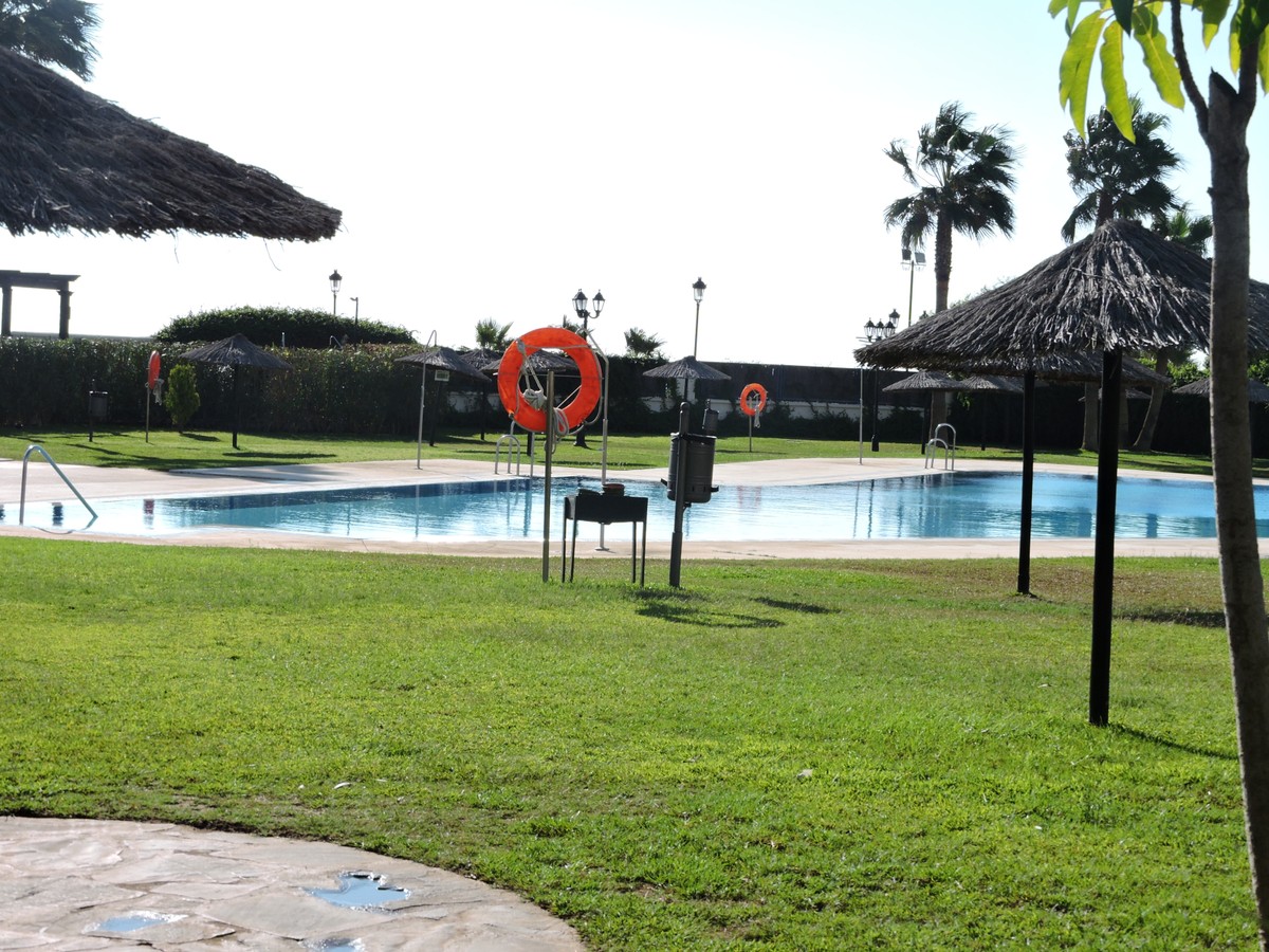 2 bedroom apartment for rent in San Luis de Sabinillas on the first line - mibgroup.es