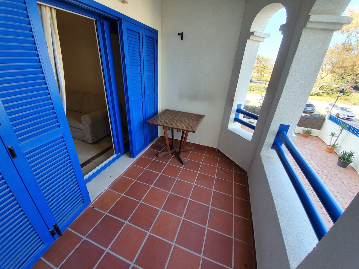 2 bedroom apartment for rent in San Luis de Sabinillas on the first line - mibgroup.es