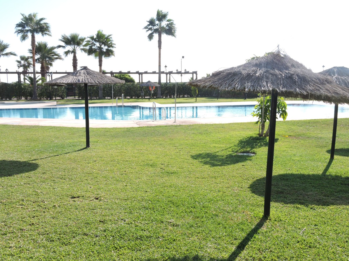 2 bedroom apartment for rent in San Luis de Sabinillas on the first line - mibgroup.es