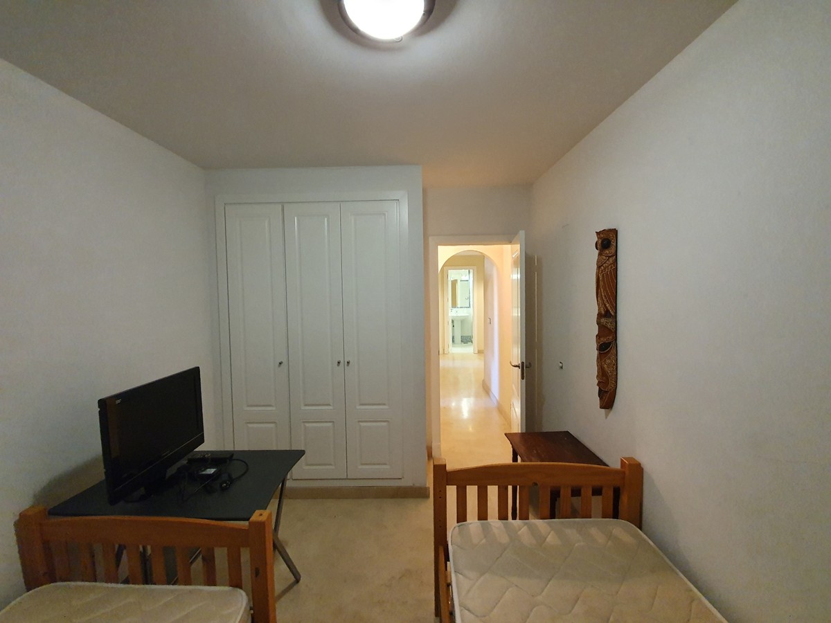 Se alquila piso de 2 habitaciones en San Luis de Sabinillas en primera linea - mibgroup.es