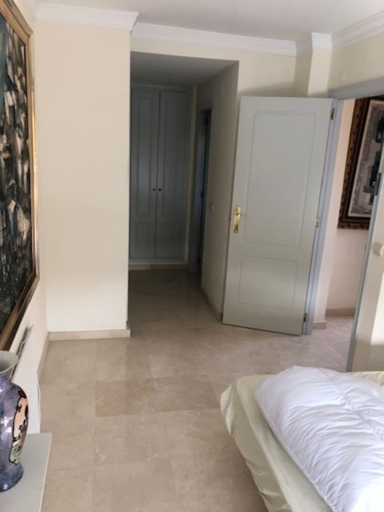 Apartamento de 3 dormitorios en venta en la zona de Atalaya, Estepona - mibgroup.es