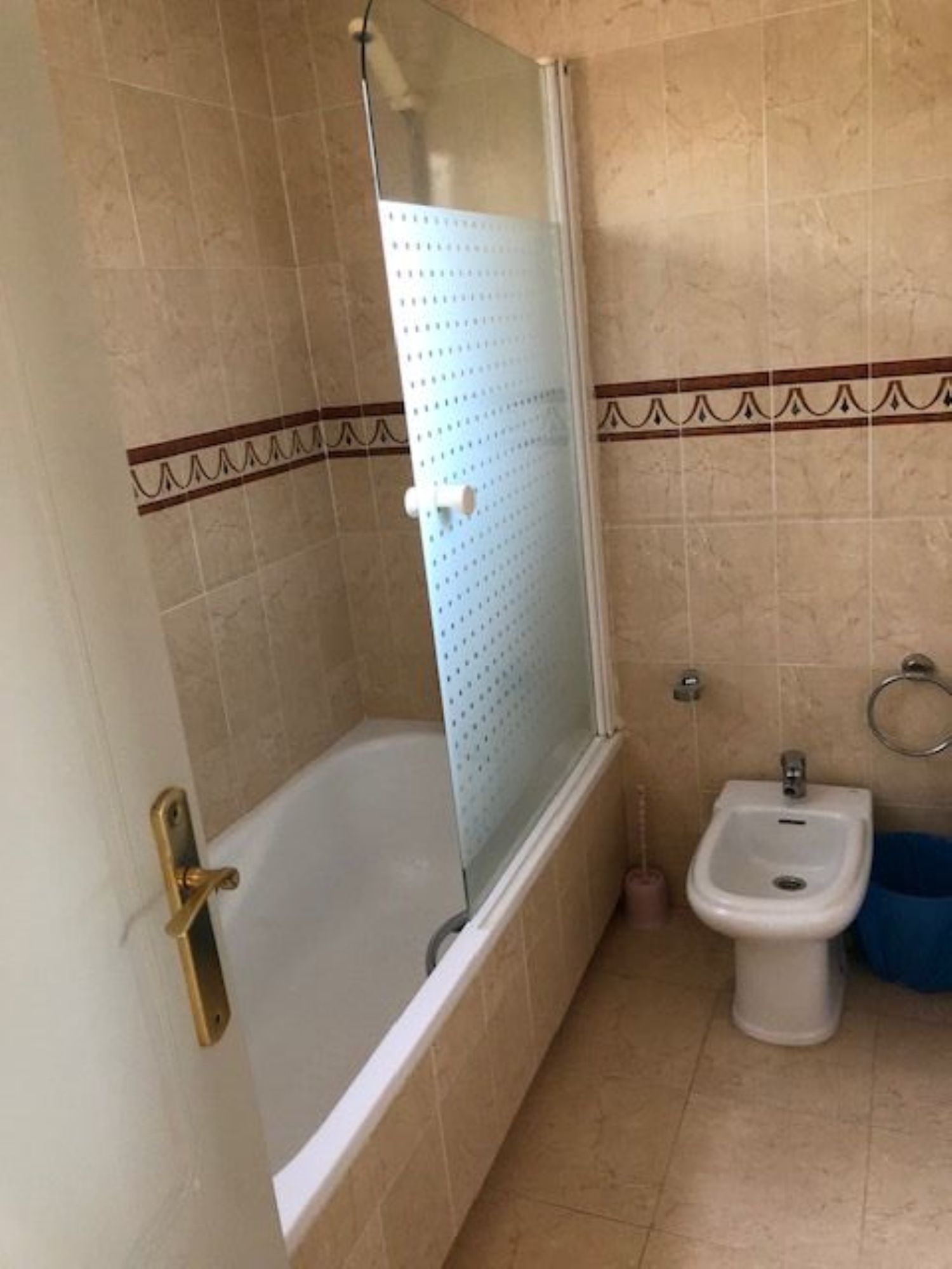 Apartamento de 3 dormitorios en venta en la zona de Atalaya, Estepona - mibgroup.es