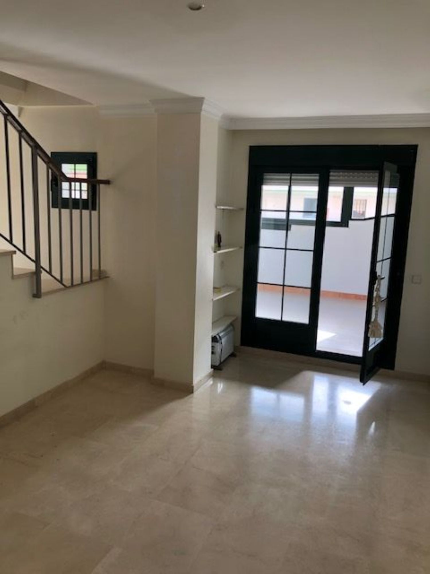 Apartamento de 3 dormitorios en venta en la zona de Atalaya, Estepona - mibgroup.es