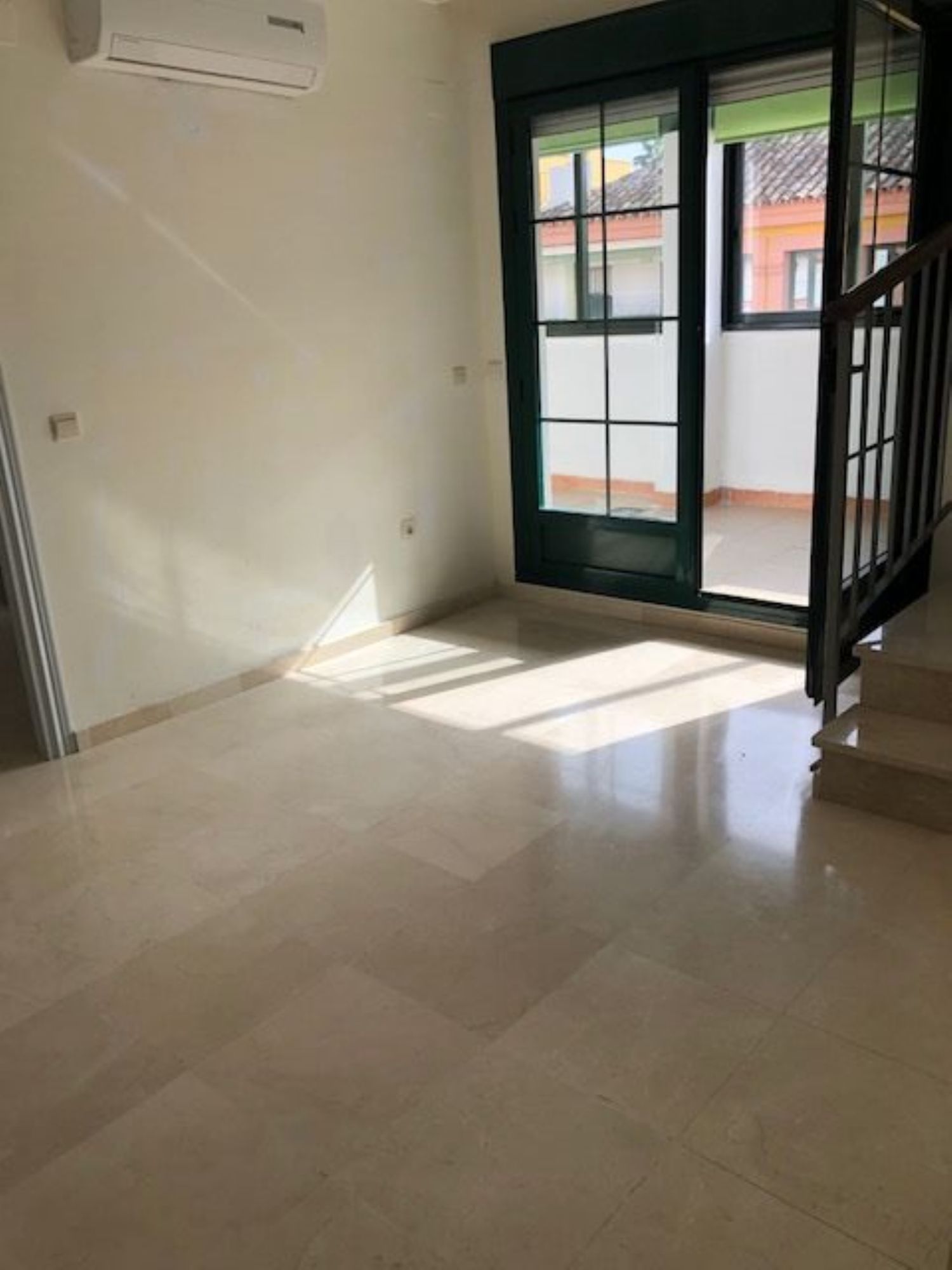 Apartamento de 3 dormitorios en venta en la zona de Atalaya, Estepona - mibgroup.es