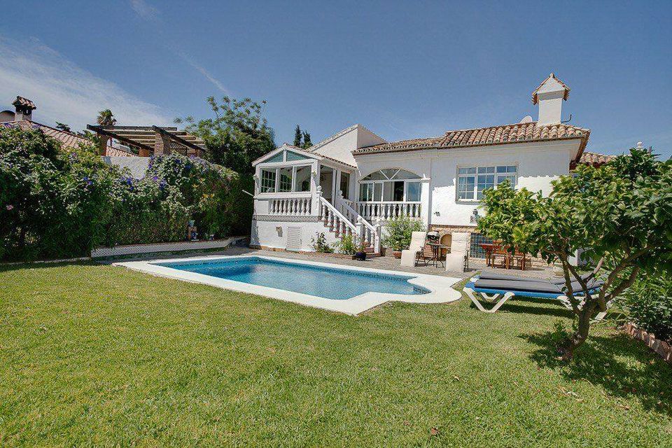 2 bedroom house for rent in Estepona with its own pool - mibgroup.es
