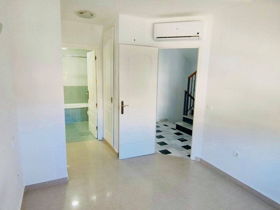 3 спальный таунхаус в аренду в Торребланке - mibgroup.es