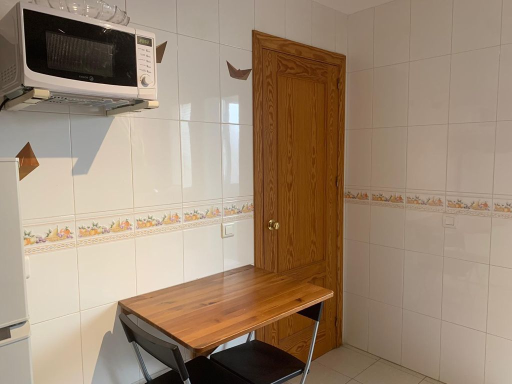 Apartamento de 3 habitaciones con 2 baños en alquiler en Estepona - thumb - mibgroup.es