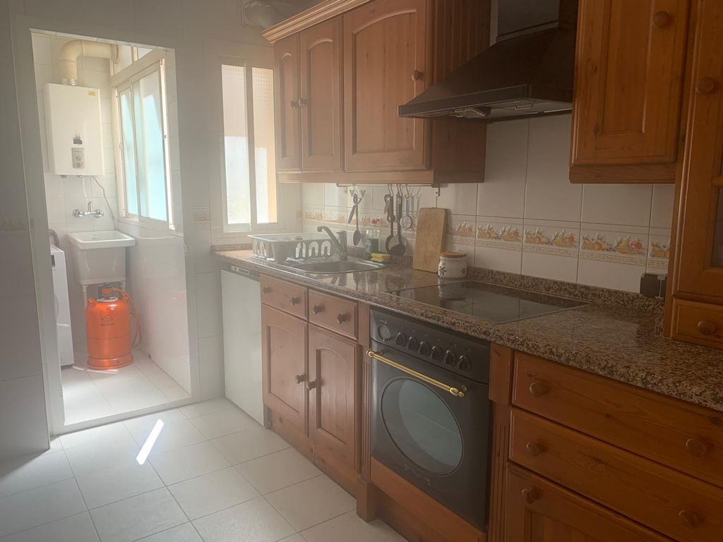 3 bedroom apartment with 2 bathrooms for rent in Estepona - mibgroup.es